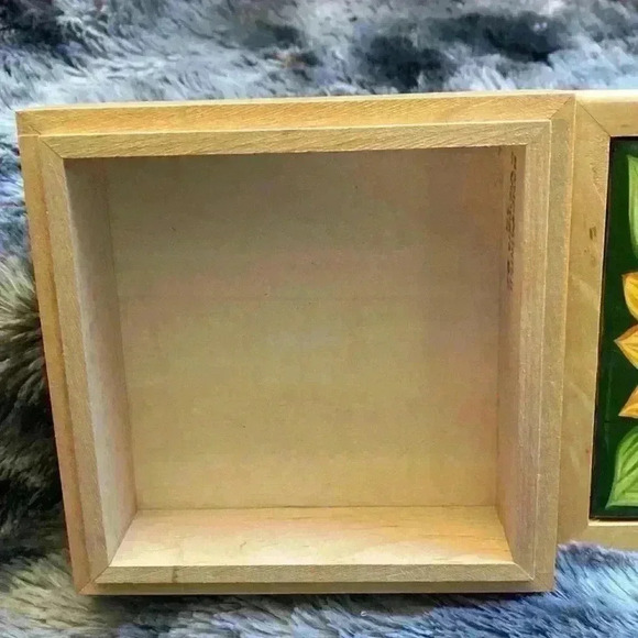 Sunflower trinket box with hand  painted tile top - Picture 7 of 16
